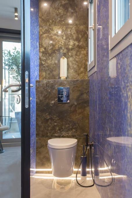 Luxury Acropolis View Apartment-Living Stone Black Pearl เอเธนส์ ภายนอก รูปภาพ