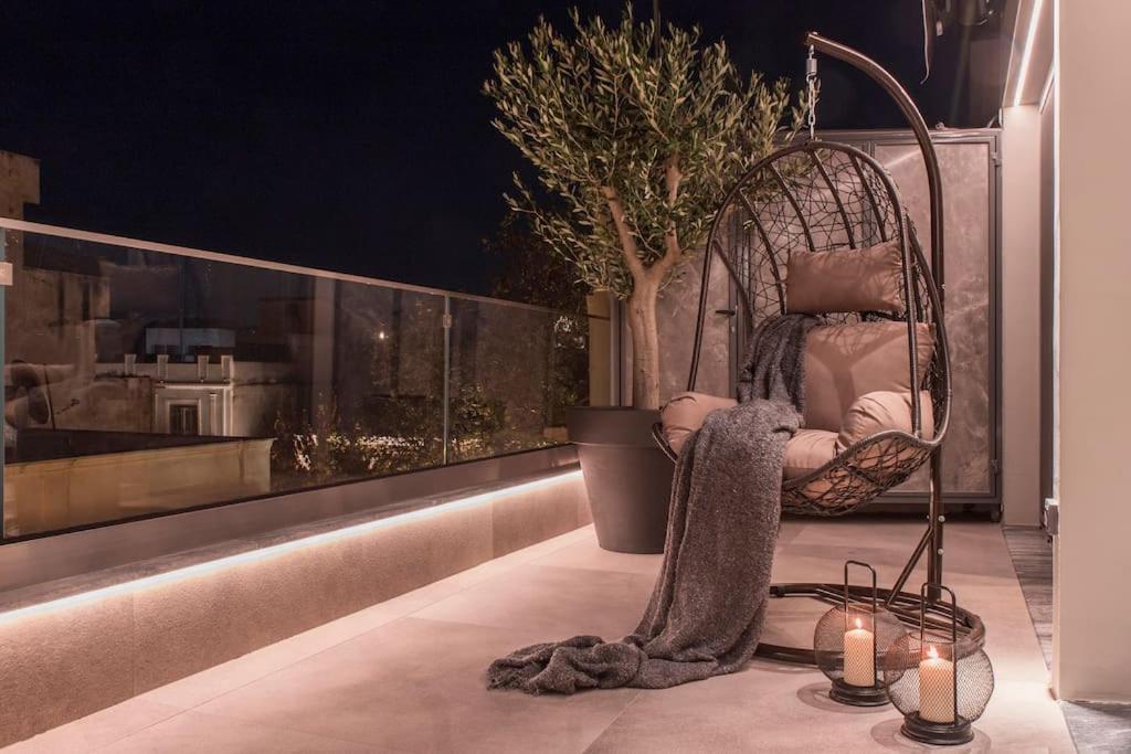 Luxury Acropolis View Apartment-Living Stone Black Pearl เอเธนส์ ภายนอก รูปภาพ