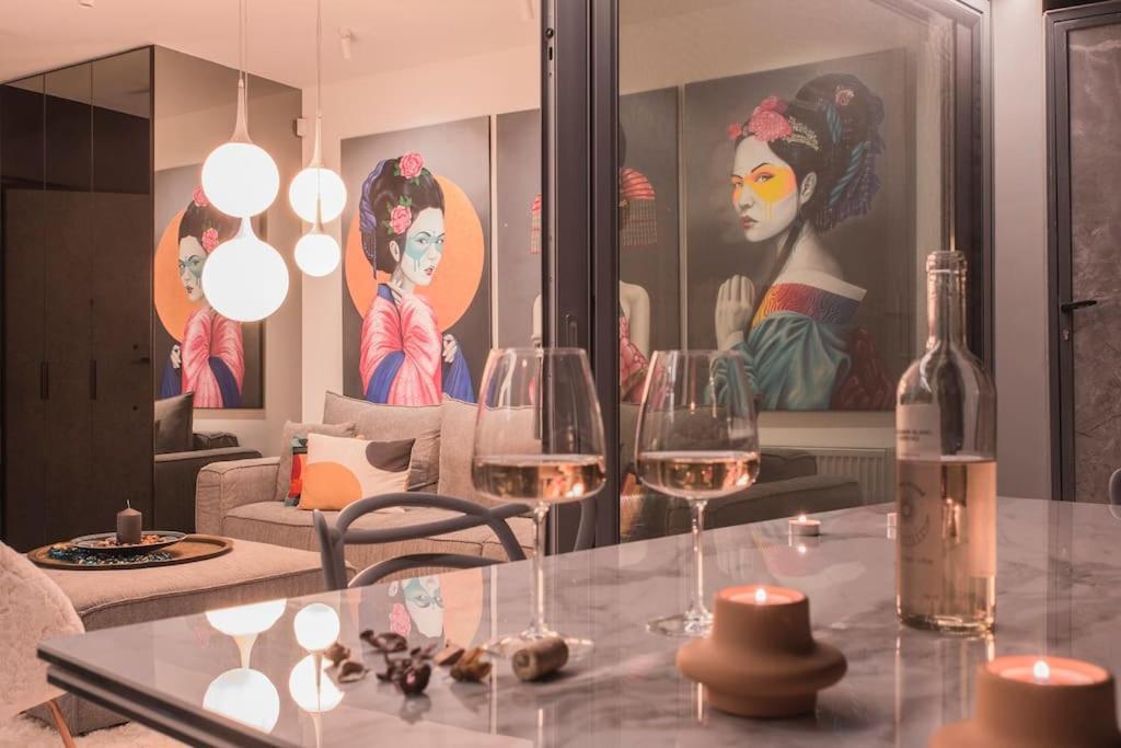 Luxury Acropolis View Apartment-Living Stone Black Pearl เอเธนส์ ภายนอก รูปภาพ