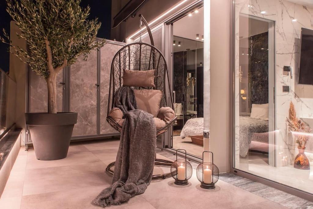 Luxury Acropolis View Apartment-Living Stone Black Pearl เอเธนส์ ภายนอก รูปภาพ