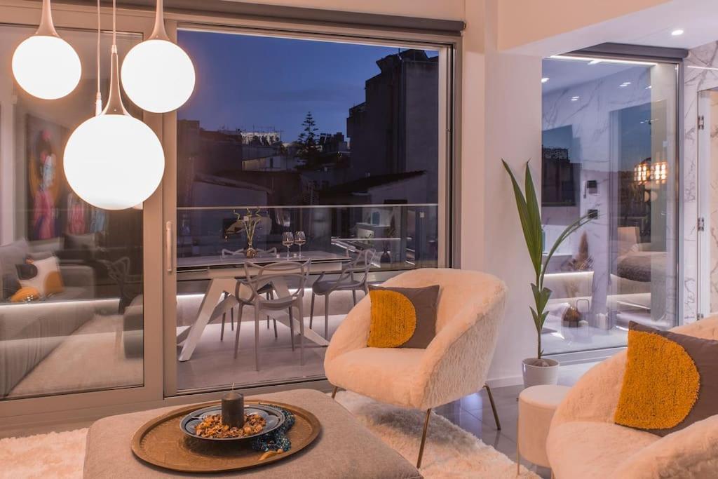 Luxury Acropolis View Apartment-Living Stone Black Pearl เอเธนส์ ภายนอก รูปภาพ